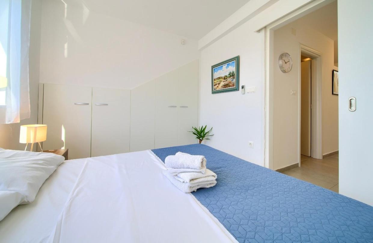 Apartment Sasso Bianco With The Private Pool Njivice Exteriör bild