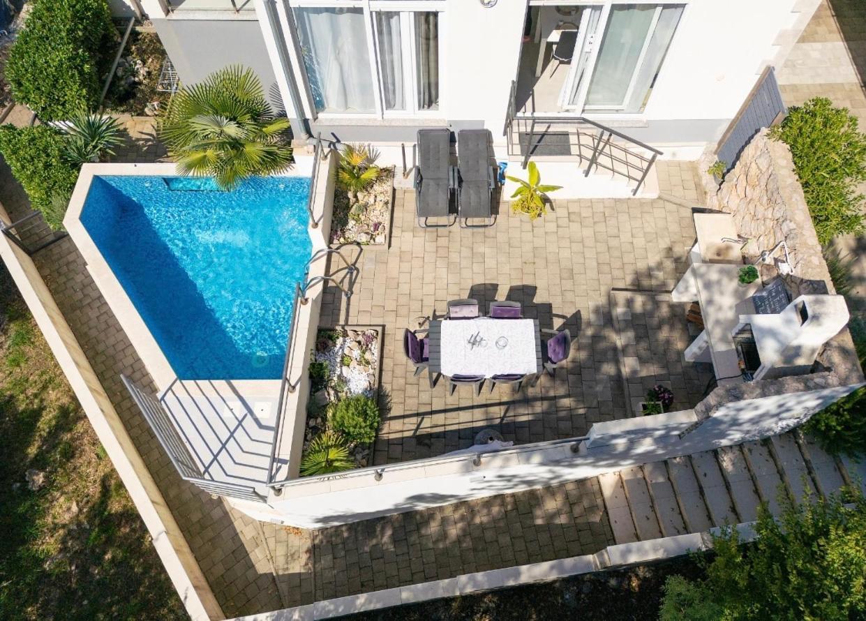 Apartment Sasso Bianco With The Private Pool Njivice Exteriör bild