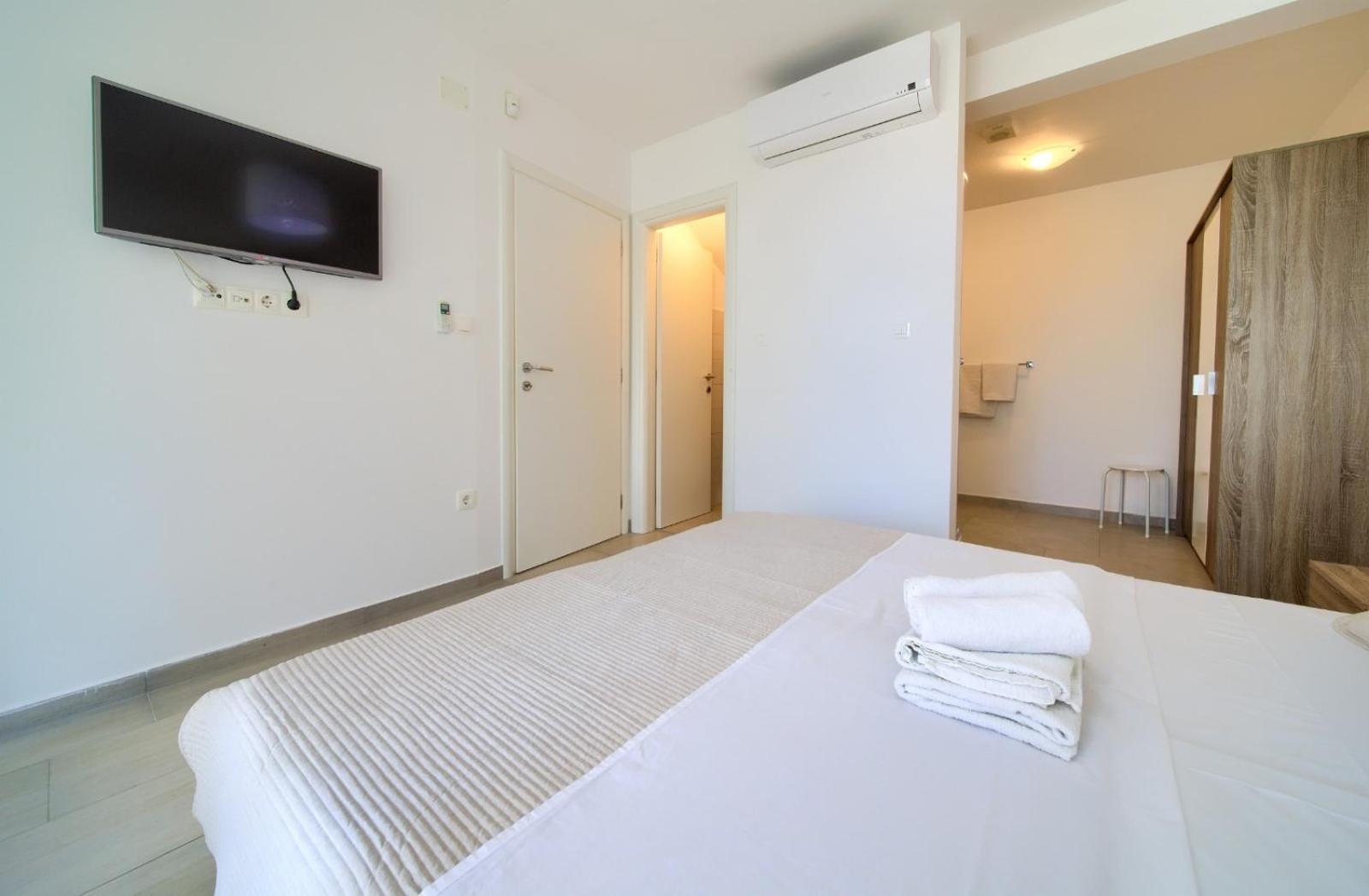 Apartment Sasso Bianco With The Private Pool Njivice Exteriör bild