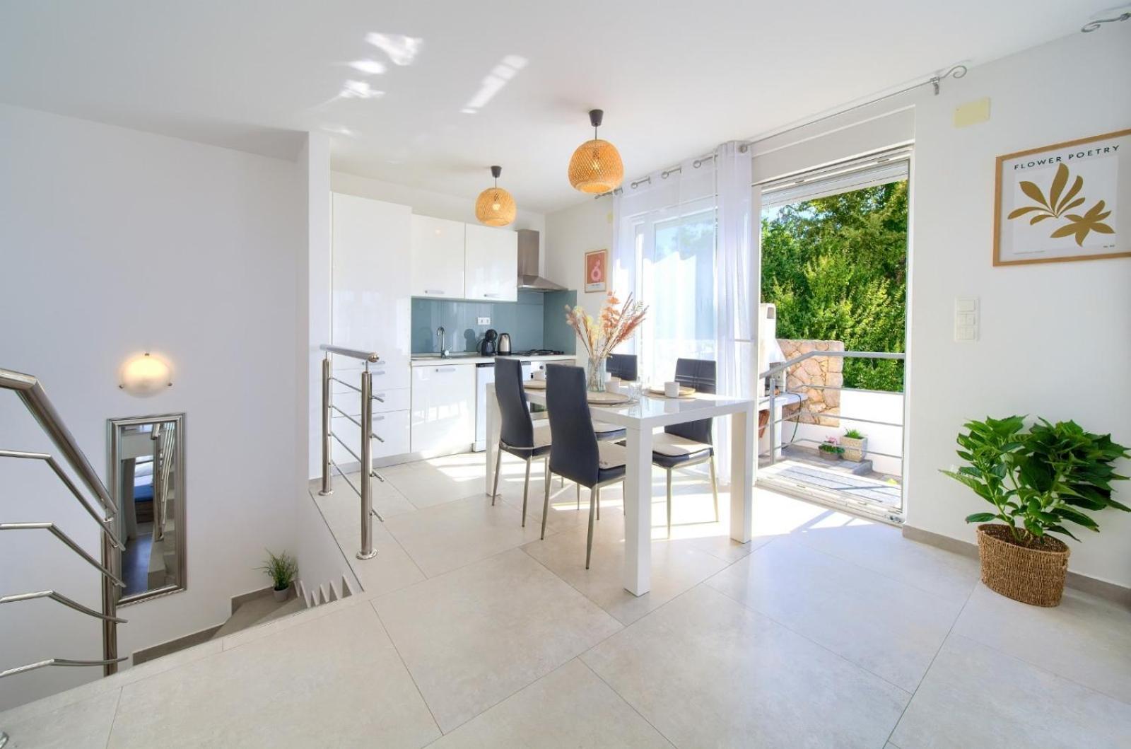 Apartment Sasso Bianco With The Private Pool Njivice Exteriör bild